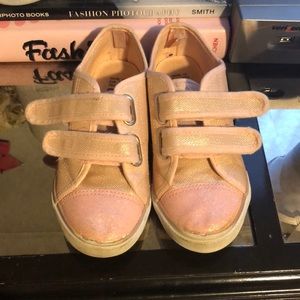 Little Girls Pink Metallic Velcro Sneakers